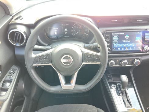 Used 2023 Nissan Kicks SV w/ Interior Electronics Package FWD image 11