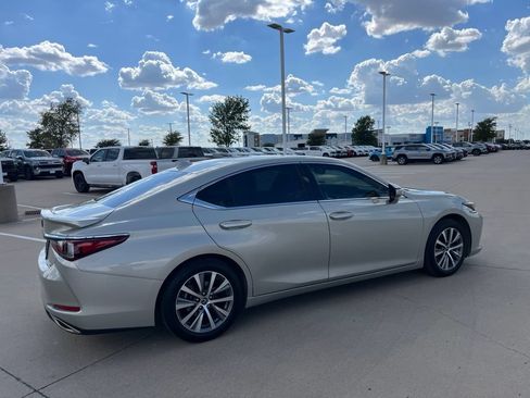 Used 2021 Lexus ES 350 w/ Premium Package FWD image 5
