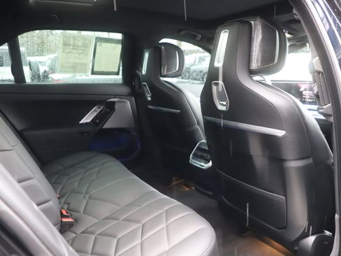 Used 2024 BMW 760i xDrive image 14