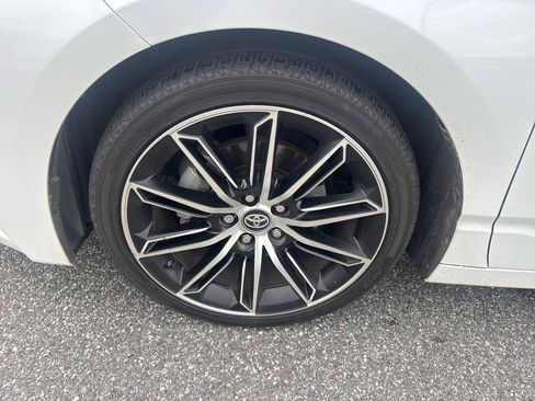 Used 2019 Toyota Avalon Touring FWD image 11