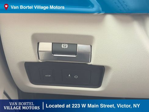 Used 2020 Jaguar XE S image 19