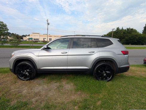Used 2026 Volkswagen Atlas SE w/ Panoramic Sunroof Package FWD image 6