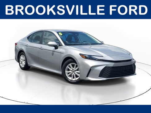 Used 2025 Toyota Camry LE image 1