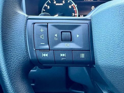 Used 2025 Nissan Rogue S image 17