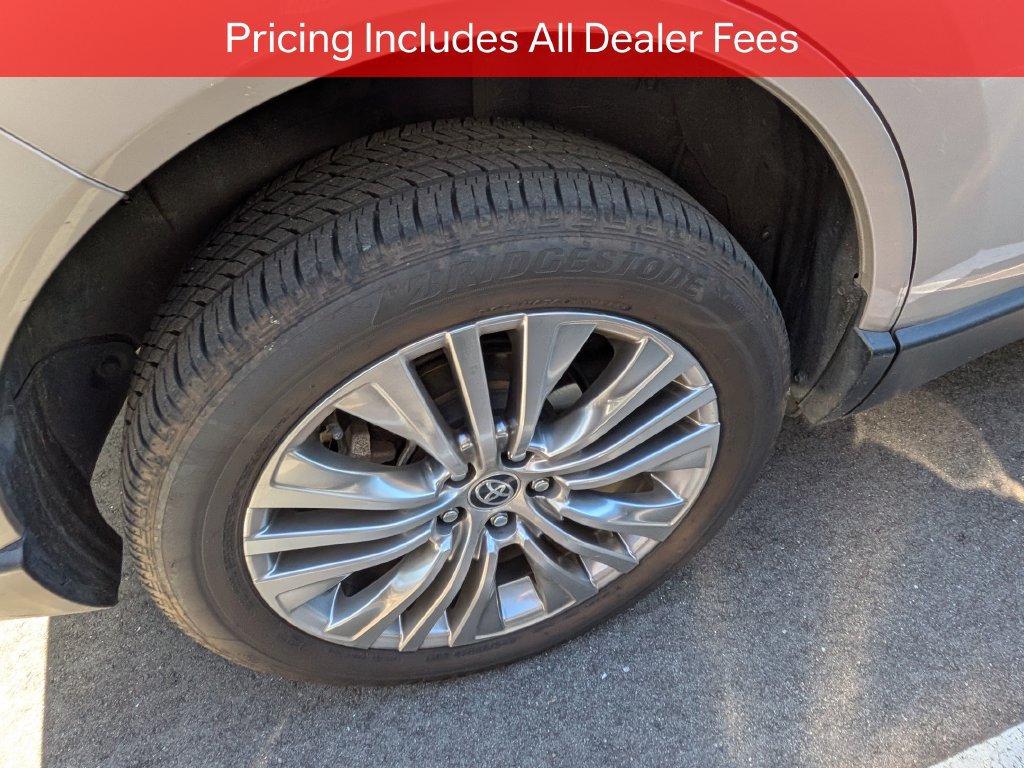 Used 2021 Toyota Venza XLE w/ Softex Package AWD/4WD image 9