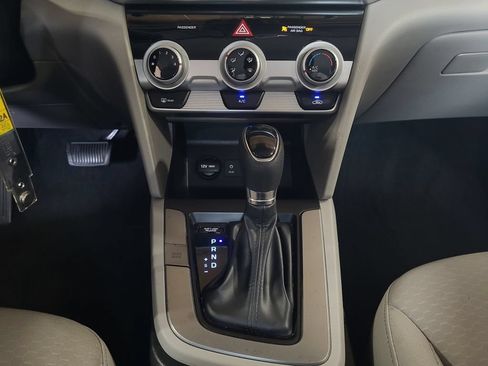 Used 2019 Hyundai Elantra SE FWD image 11