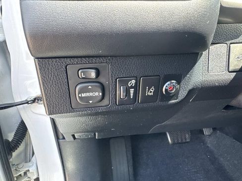 Used 2017 Toyota RAV4 XLE FWD image 23