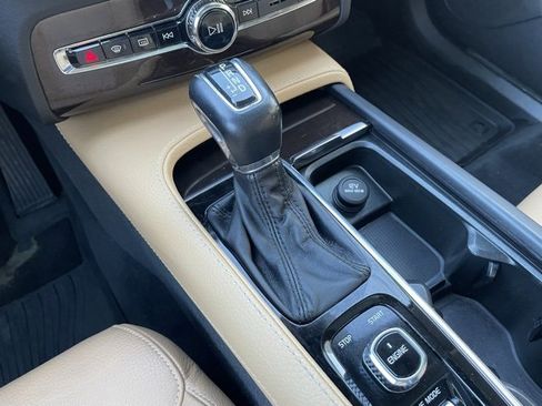 Used 2016 Volvo XC90 T6 Momentum w/ Momentum Plus Package image 22