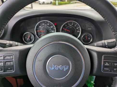 Used 2015 Jeep Wrangler Unlimited Sahara w/ Connectivity Group image 19