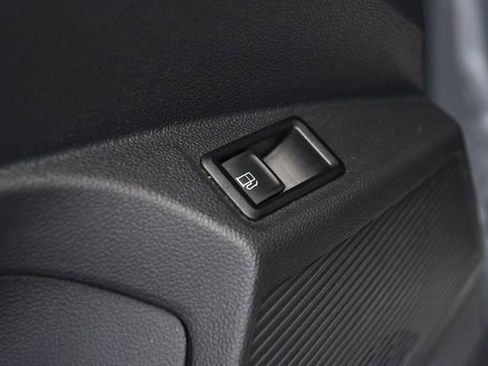 Used 2023 Volkswagen Taos SE AWD/4WD image 9