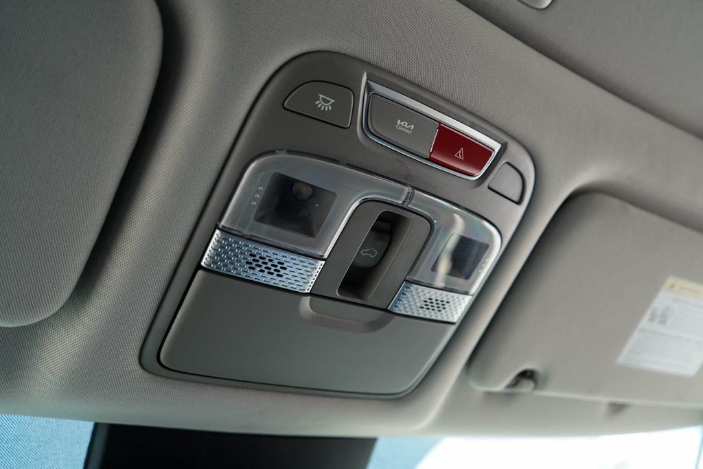 Used 2025 Kia Telluride S FWD image 11