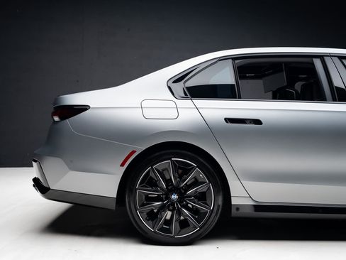 Used 2023 BMW 760i xDrive w/ Executive Package AWD/4WD image 38