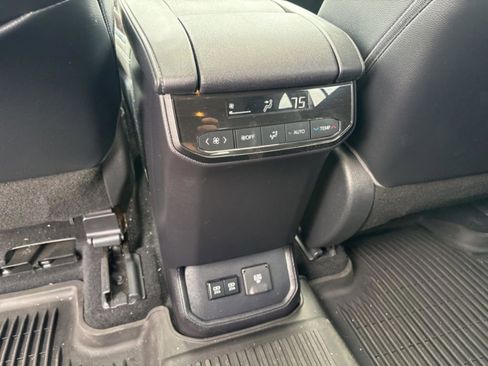 Used 2020 Toyota Highlander Limited image 14