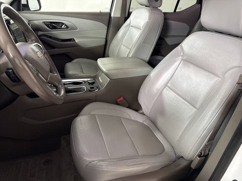 Used 2020 Chevrolet Traverse LT w/ LT Premium Package FWD image 11