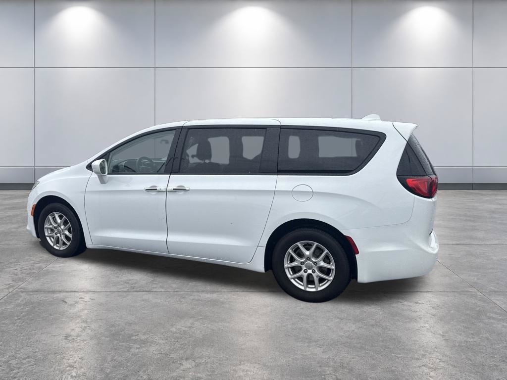 Used 2020 Chrysler Pacifica Touring FWD image 8