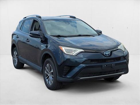 Used 2018 Toyota RAV4 LE Plus image 3