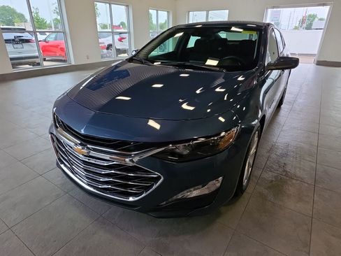 Used 2024 Chevrolet Malibu LT FWD image 2