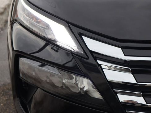 Certified 2025 Nissan Rogue SV image 9