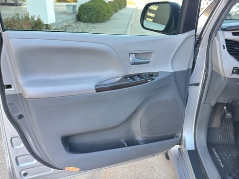 Used 2018 Toyota Sienna XLE Premium image 10