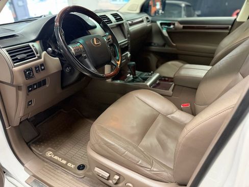 Used 2018 Lexus GX 460 Premium w/ Premium Package AWD/4WD image 16