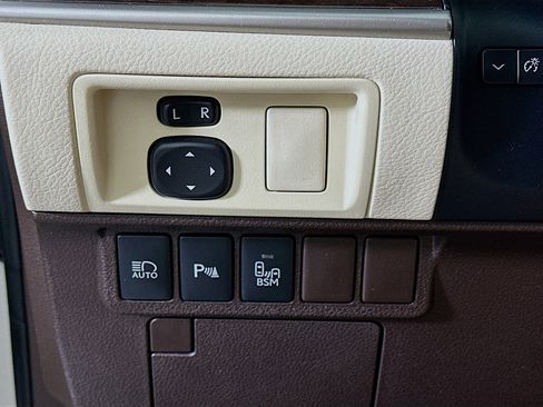 Used 2016 Lexus ES 350 w/ Navigation System Package image 17