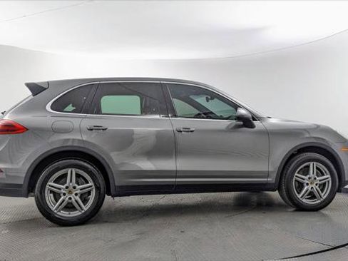 Used 2016 Porsche Cayenne AWD/4WD image 9