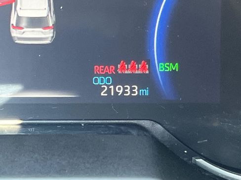 Used 2022 Toyota RAV4 Limited AWD/4WD image 28