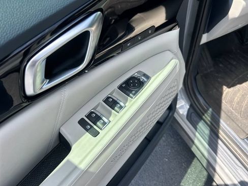 Used 2025 Kia Carnival SX Prestige FWD image 11