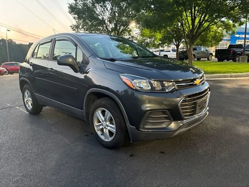 Used 2019 Chevrolet Trax LS AWD/4WD image 3
