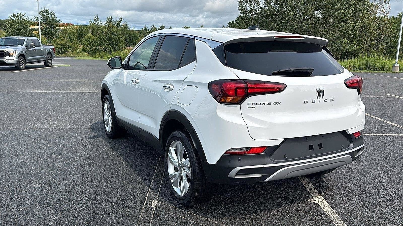 Used 2024 Buick Encore GX Preferred w/ Advanced Technology Package AWD/4WD image 8