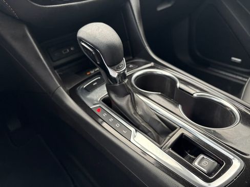 Used 2024 Chevrolet Equinox Premier image 29