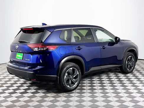 Used 2024 Nissan Rogue SV AWD/4WD image 10