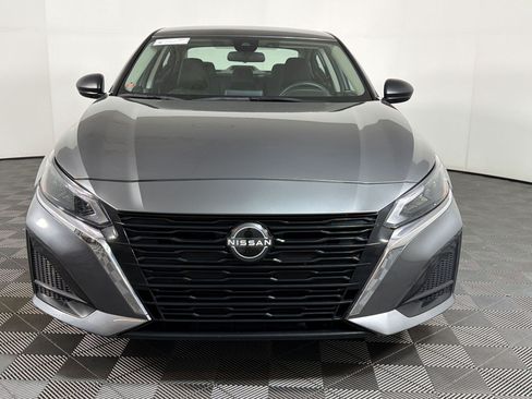 Used 2024 Nissan Altima 2.5 SV FWD image 5