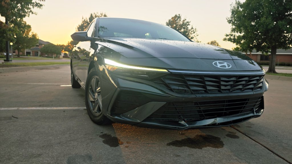 Certified 2025 Hyundai Elantra SE FWD image 7