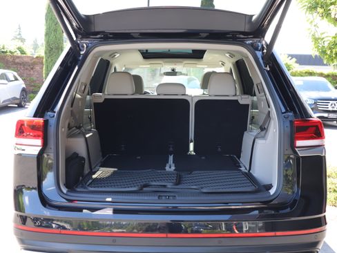Used 2023 Volkswagen Atlas SE AWD/4WD image 16
