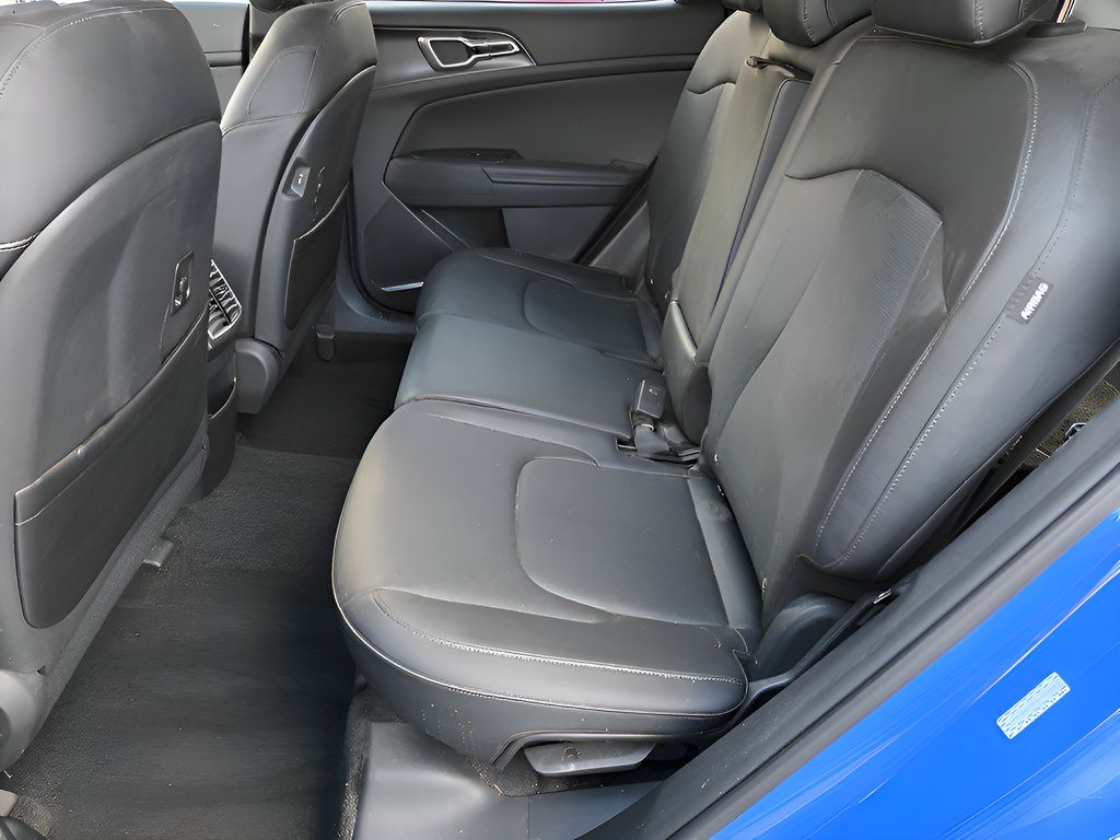 Used 2026 Kia Sportage EX FWD image 12