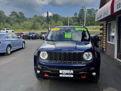 Used 2016 Jeep Renegade Trailhawk AWD/4WD image 3