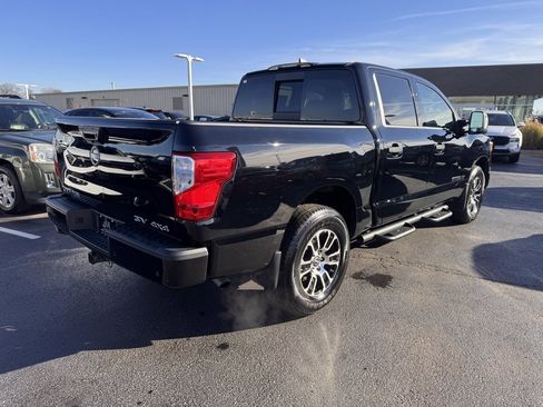 Used 2024 Nissan Titan SV w/ SV Convenience Package image 5