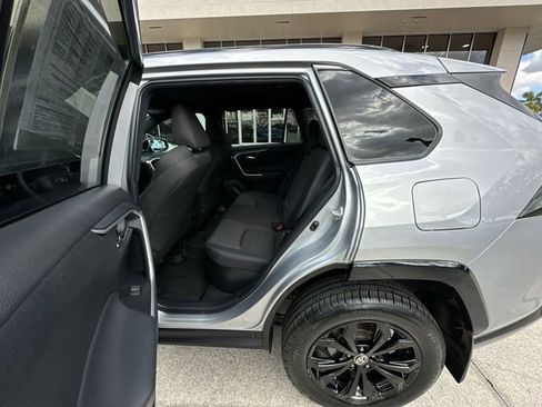 Used 2024 Toyota RAV4 SE image 29