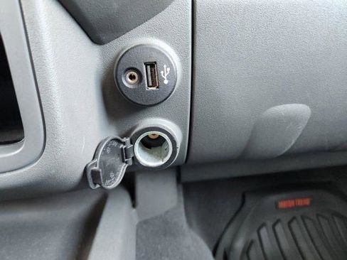 Used 2019 Nissan Frontier SV image 34