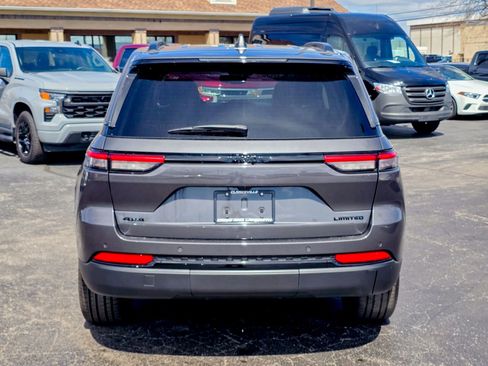 Used 2024 Jeep Grand Cherokee Limited w/ Black Appearance Package image 19