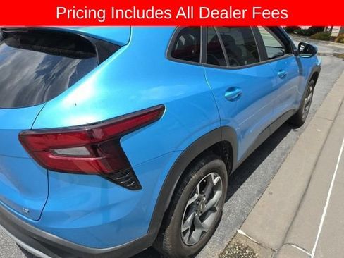 Used 2025 Chevrolet Trax LT w/ Driver Confidence Package FWD image 14