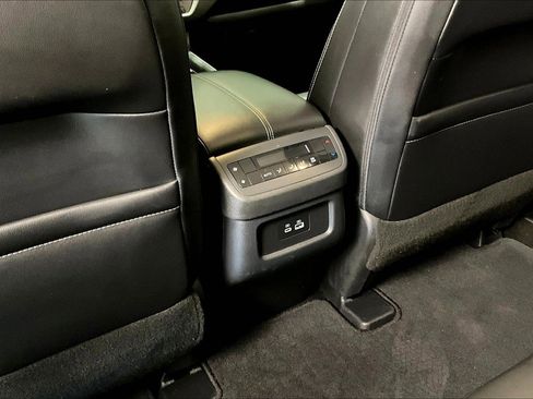 Used 2025 Nissan Pathfinder SL image 10