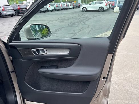 Certified 2023 Volvo XC40 B5 Plus w/ Climate Package AWD/4WD image 34