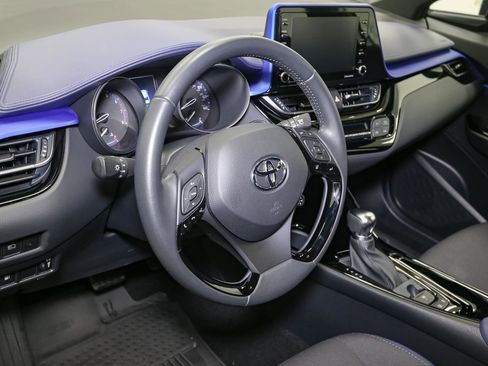 Used 2022 Toyota C-HR XLE image 21