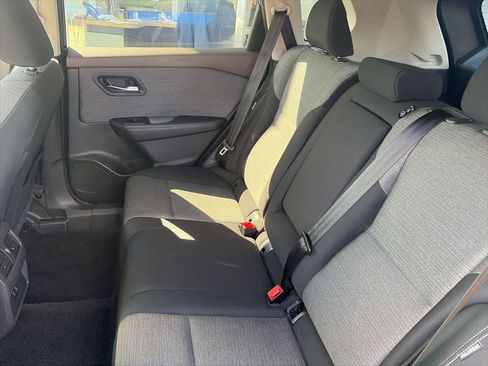 Used 2023 Nissan Rogue SV AWD/4WD image 12