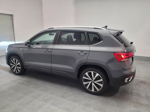 Used 2023 Volkswagen Taos SE w/ Panoramic Sunroof Package FWD image 3