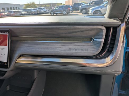 Used 2022 Rivian R1T Launch Edition image 19