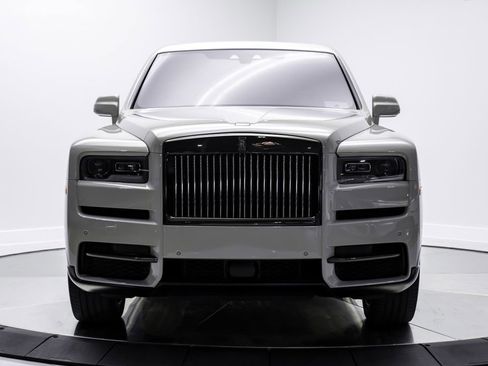 Used 2022 Rolls-Royce Cullinan Black Badge AWD/4WD image 2