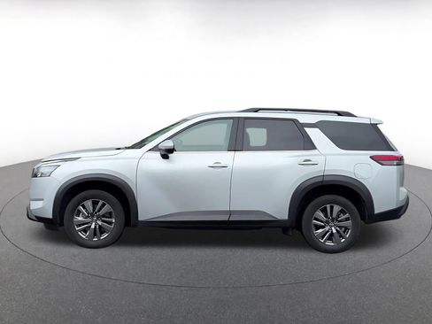 Used 2025 Nissan Pathfinder SV AWD/4WD image 9
